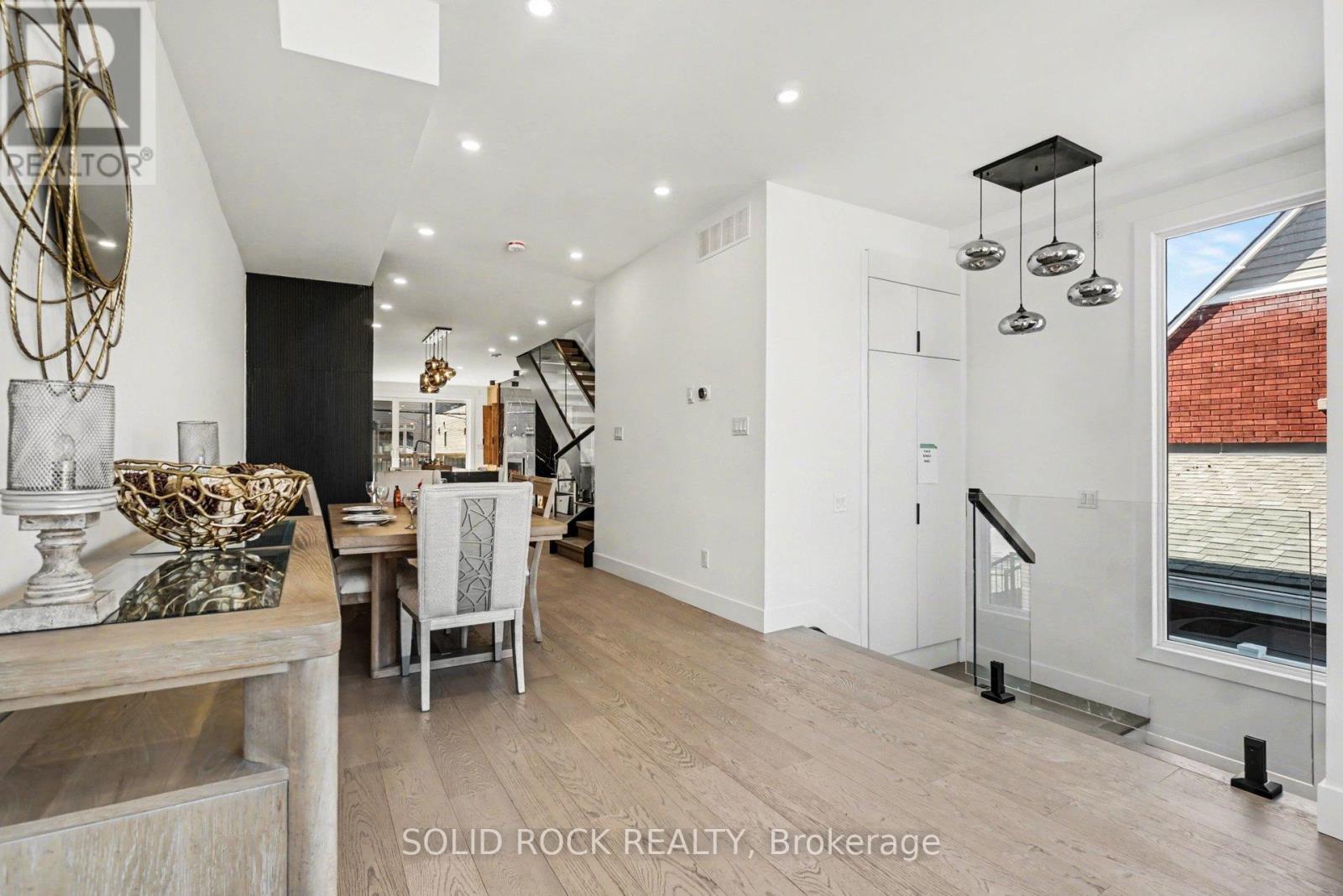 826 Alpine Avenue, Ottawa, Ontario  K2B 5R6 - Photo 5 - X13055698