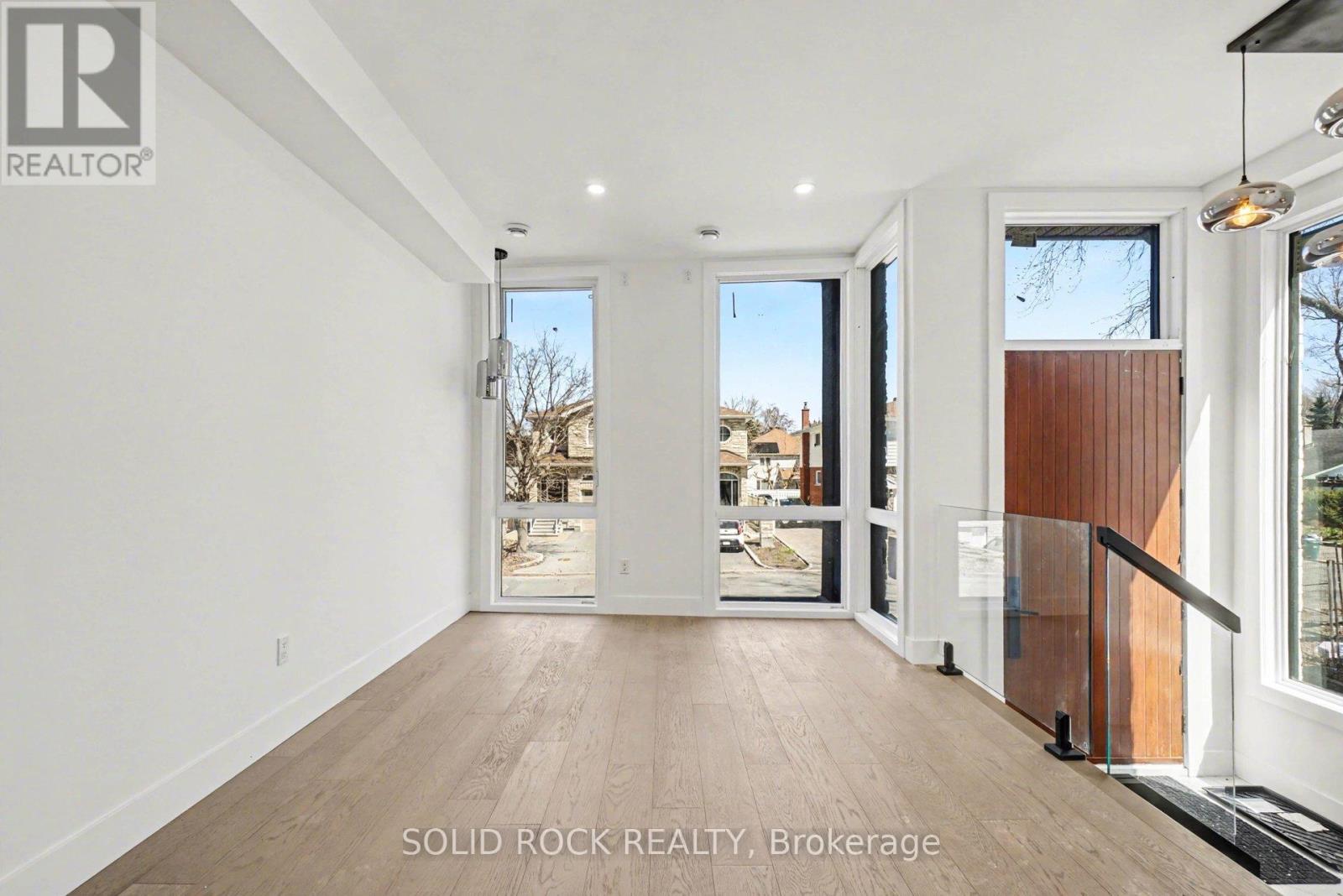 828 Alpine Avenue, Ottawa, Ontario  K2B 5R6 - Photo 4 - X13055710