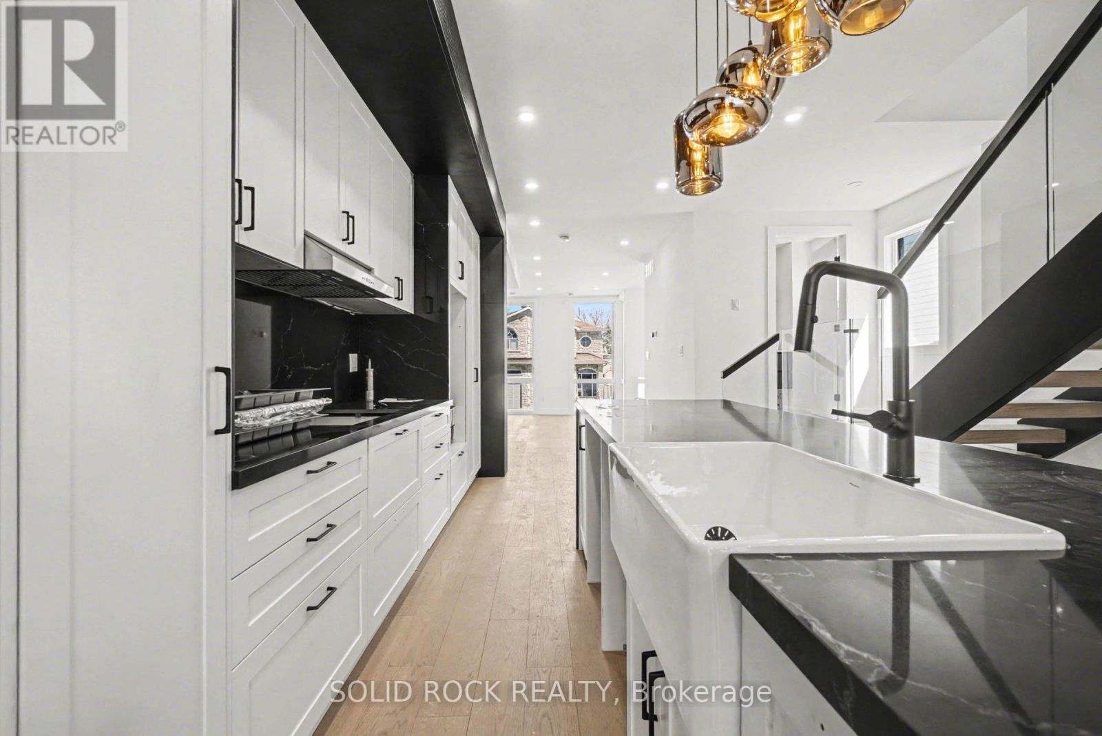 828 Alpine Avenue, Ottawa, Ontario  K2B 5R6 - Photo 8 - X13055710