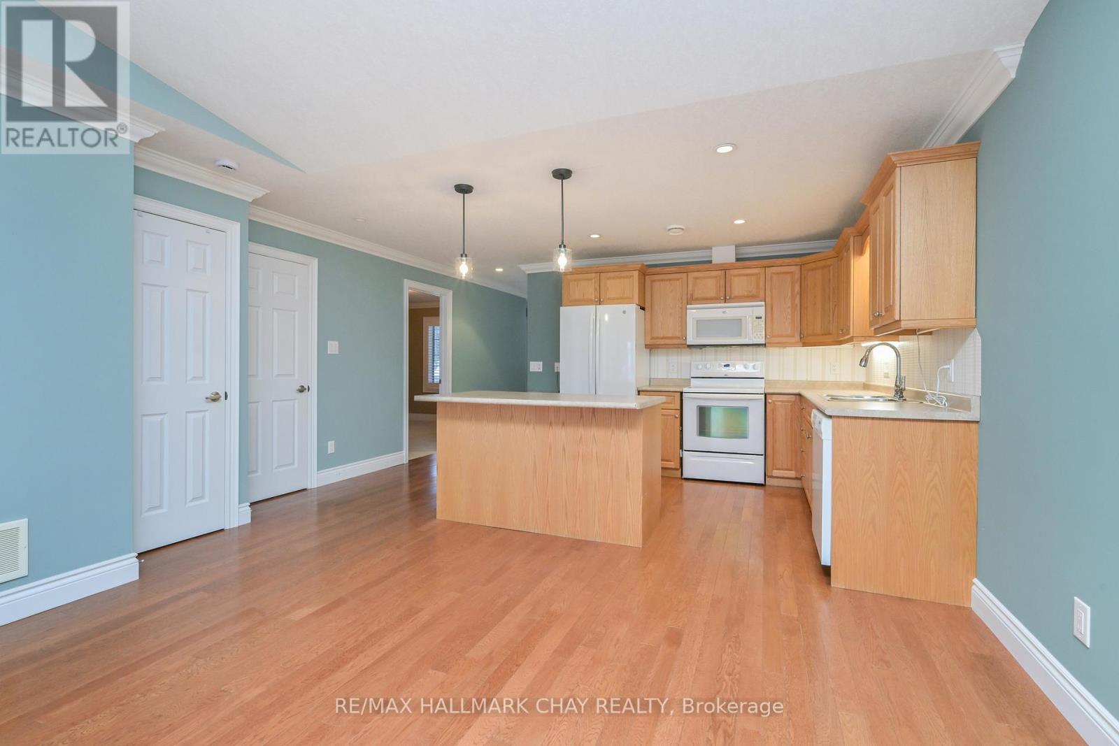 140 Meadow Lane, Wasaga Beach, Ontario  L9Z 0A4 - Photo 9 - S12823958