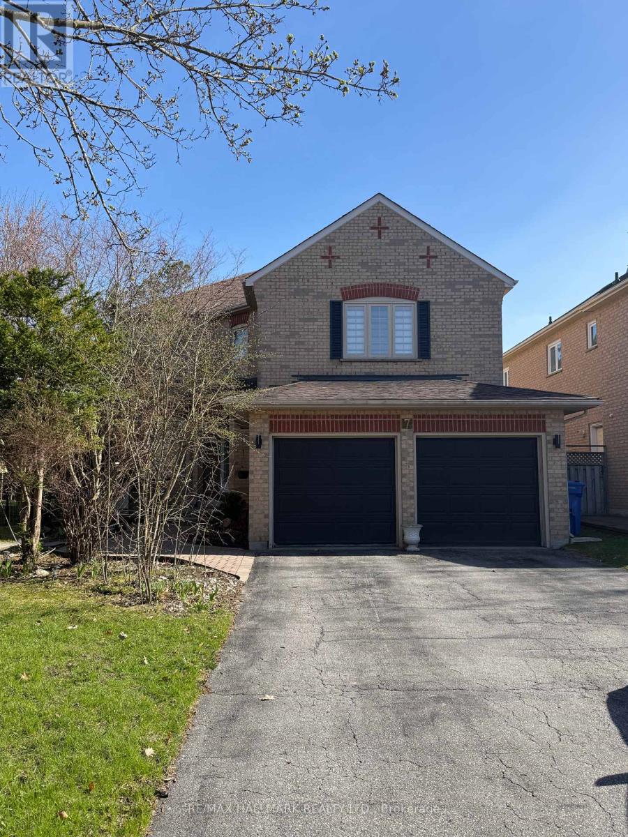 7 CHARING CRESCENT, Aurora, Ontario