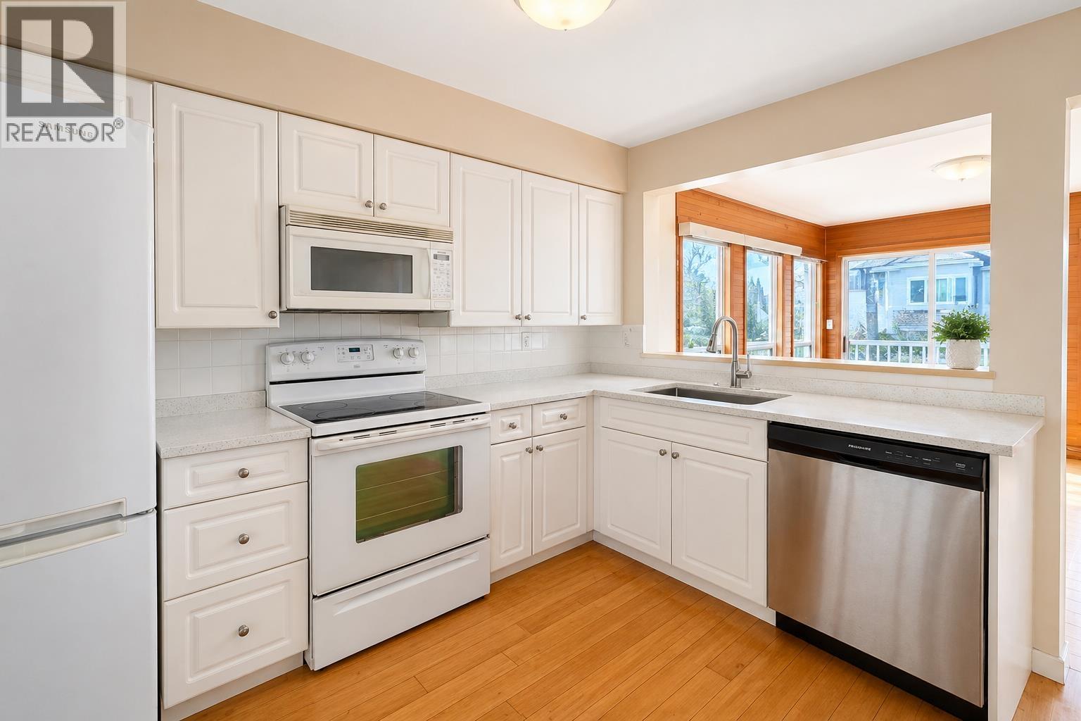 10351 Amethyst Avenue, Richmond, British Columbia  V7A 3A8 - Photo 4 - R3116088