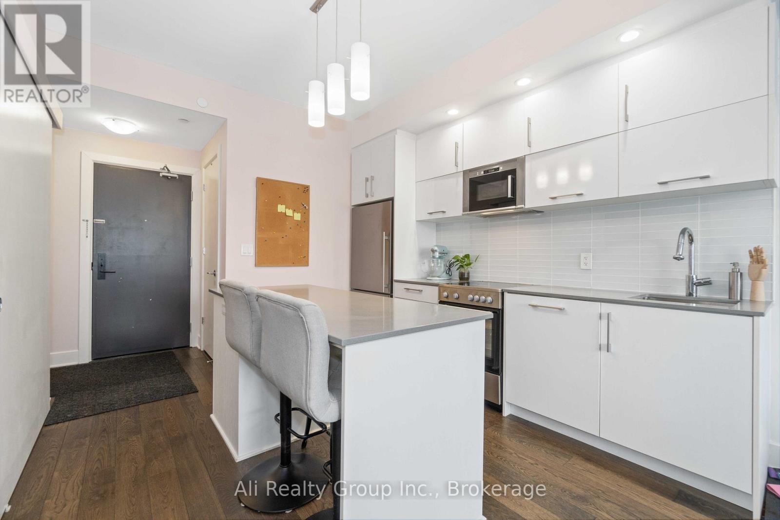 410 - 255 Bay Street, Ottawa, Ontario  K1R 0C5 - Photo 3 - X13055738