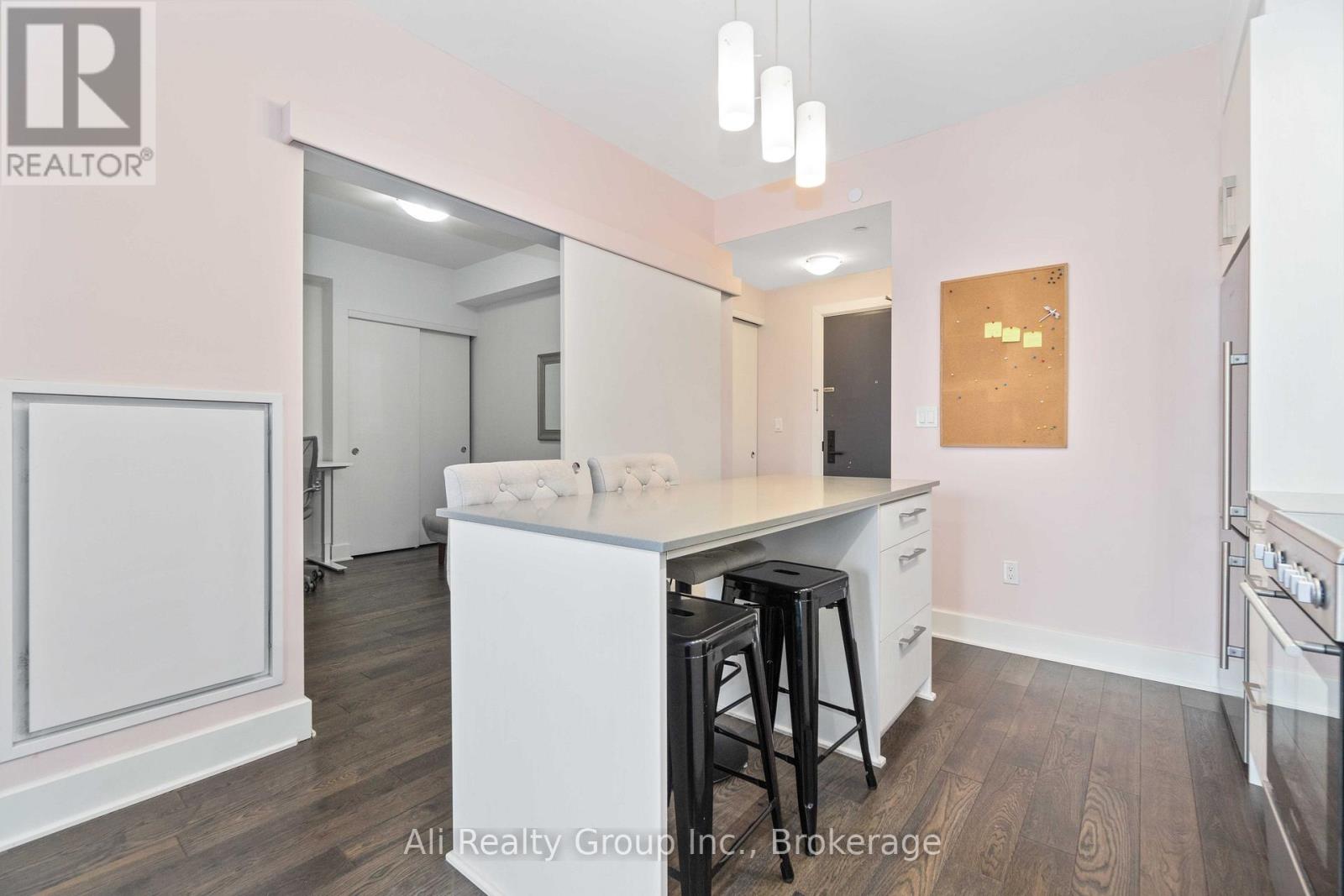 410 - 255 Bay Street, Ottawa, Ontario  K1R 0C5 - Photo 4 - X13055738