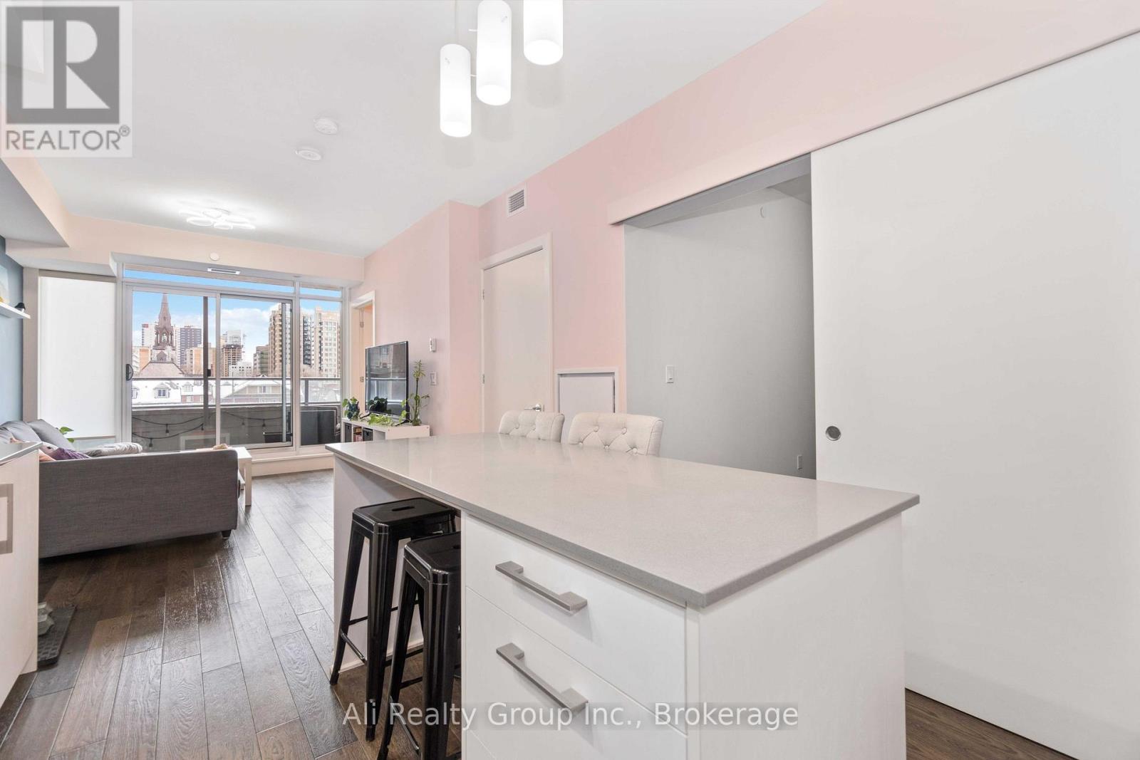 410 - 255 Bay Street, Ottawa, Ontario  K1R 0C5 - Photo 5 - X13055738