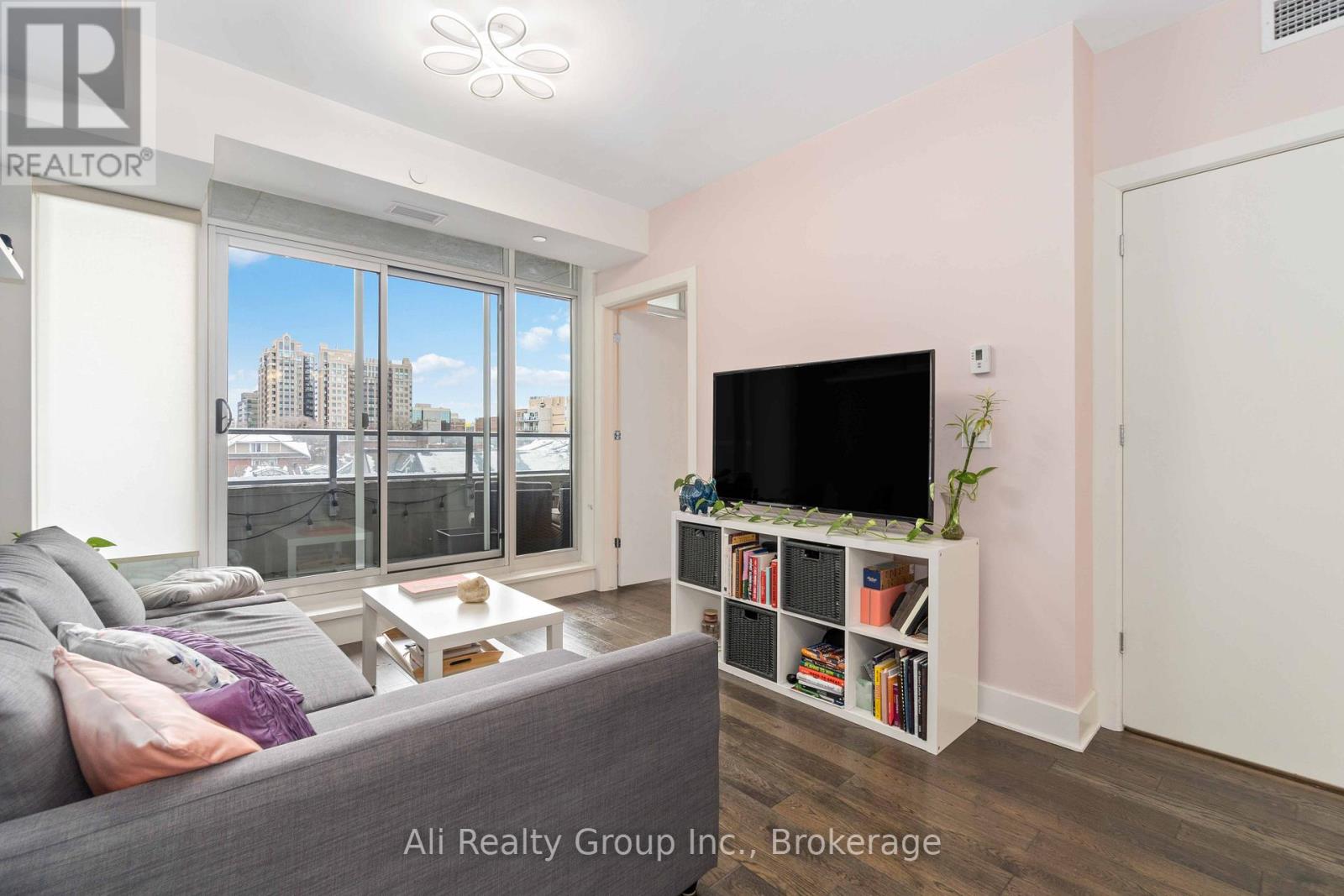 410 - 255 Bay Street, Ottawa, Ontario  K1R 0C5 - Photo 9 - X13055738