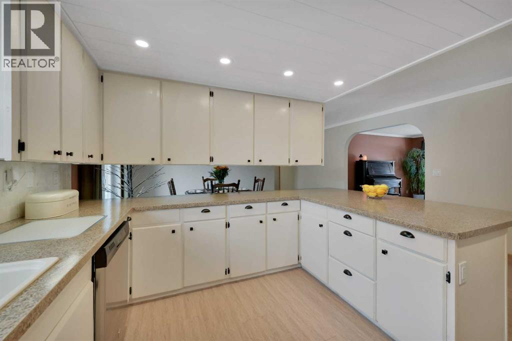 27137 Highway 42, Rural Red Deer County, Alberta  T0M 1R0 - Photo 20 - A2293336