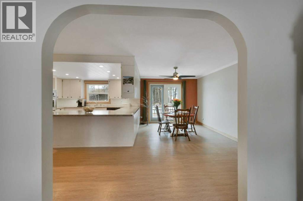 27137 Highway 42, Rural Red Deer County, Alberta  T0M 1R0 - Photo 17 - A2293336