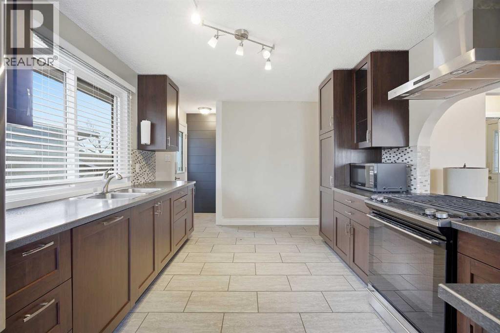 1523 110 Avenue Sw, Calgary, Alberta  T2W 0E2 - Photo 13 - A2304946