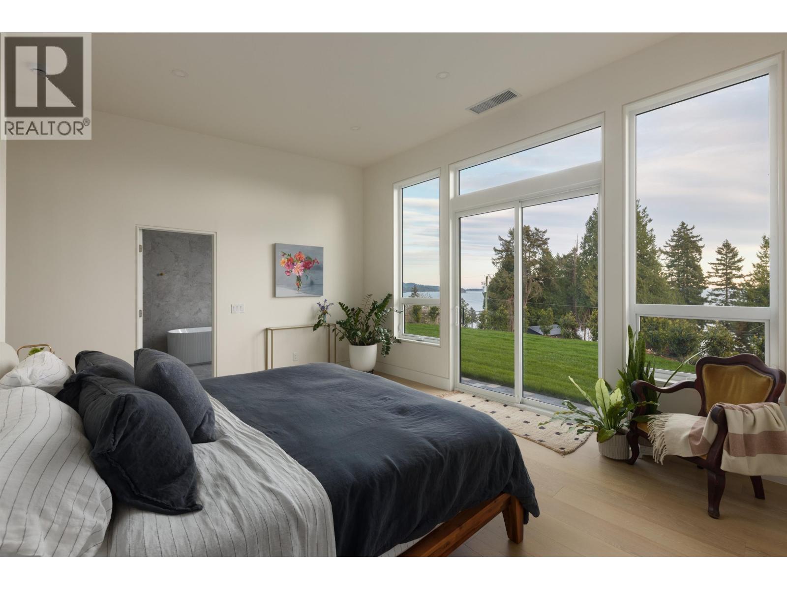 980 Gower Point Road, Gibsons, British Columbia  V0N 1V3 - Photo 14 - R3117142