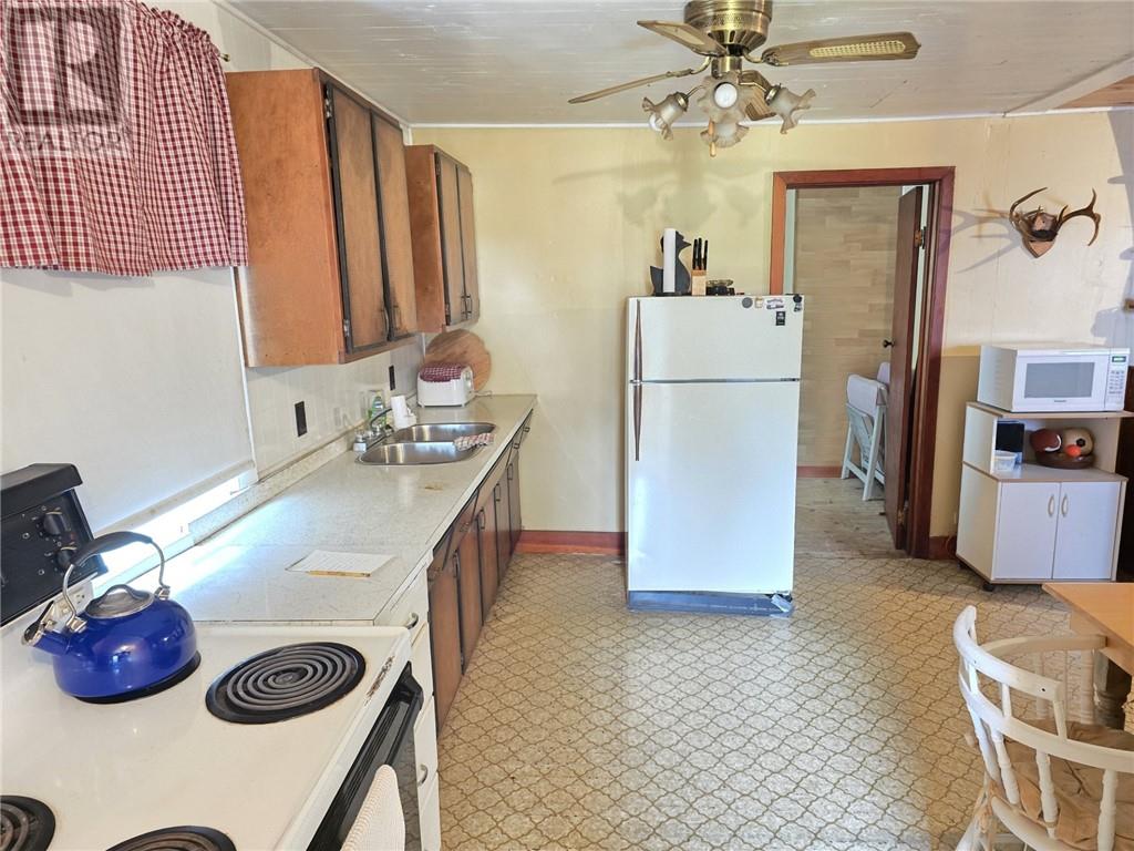 916 Campbell Rd, Evansville, Ontario  P0P 1E0 - Photo 6 - 2127388