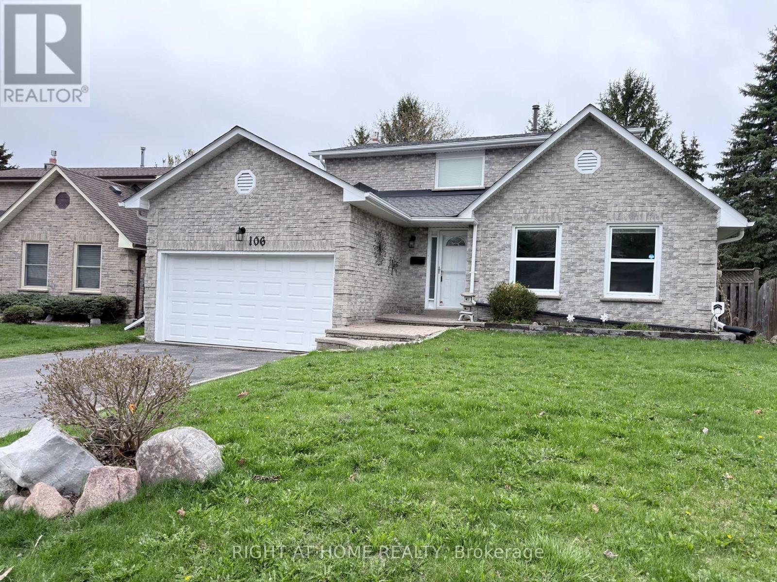 106 CARLSON DRIVE, Newmarket, Ontario