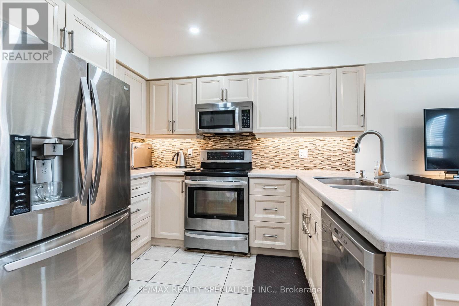 6672 Opera Glass Crescent, Mississauga, Ontario  L5W 1R8 - Photo 17 - W13055722