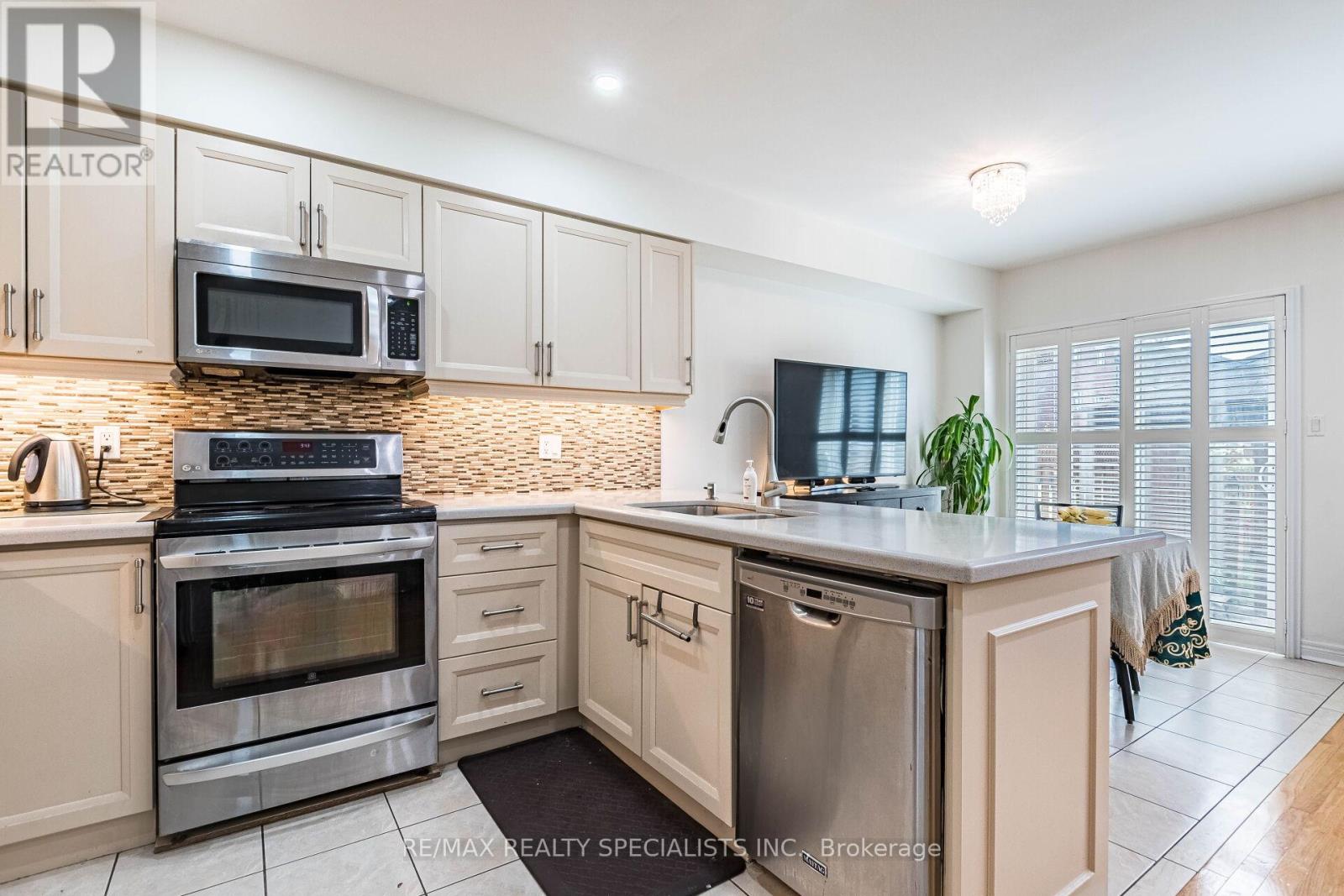 6672 Opera Glass Crescent, Mississauga, Ontario  L5W 1R8 - Photo 18 - W13055722