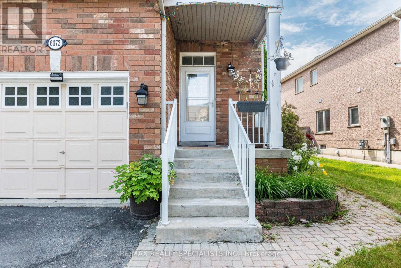 6672 Opera Glass Crescent, Mississauga, Ontario  L5W 1R8 - Photo 2 - W13055722