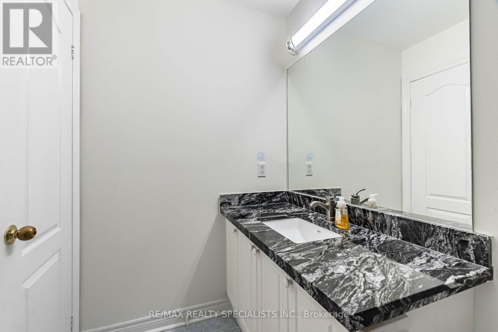 6672 Opera Glass Crescent, Mississauga, Ontario  L5W 1R8 - Photo 34 - W13055722