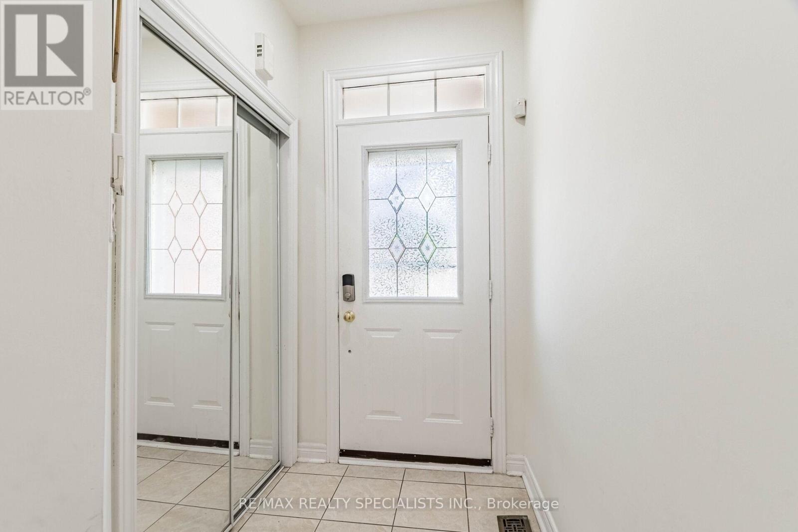 6672 Opera Glass Crescent, Mississauga, Ontario  L5W 1R8 - Photo 4 - W13055722
