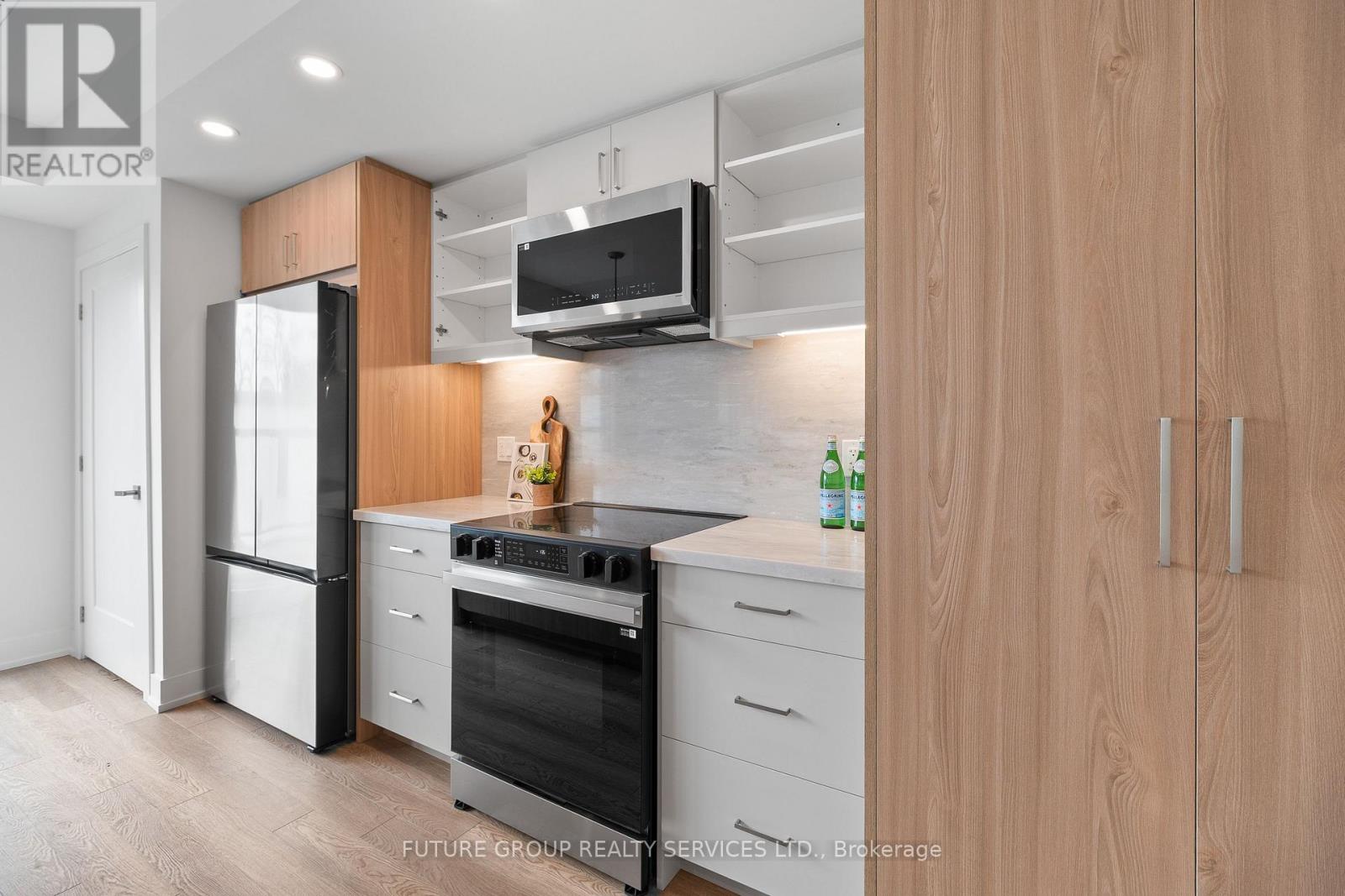 Unit 4 - 34 Poplar Avenue, Toronto, Ontario  M9B 3R4 - Photo 3 - W13027386