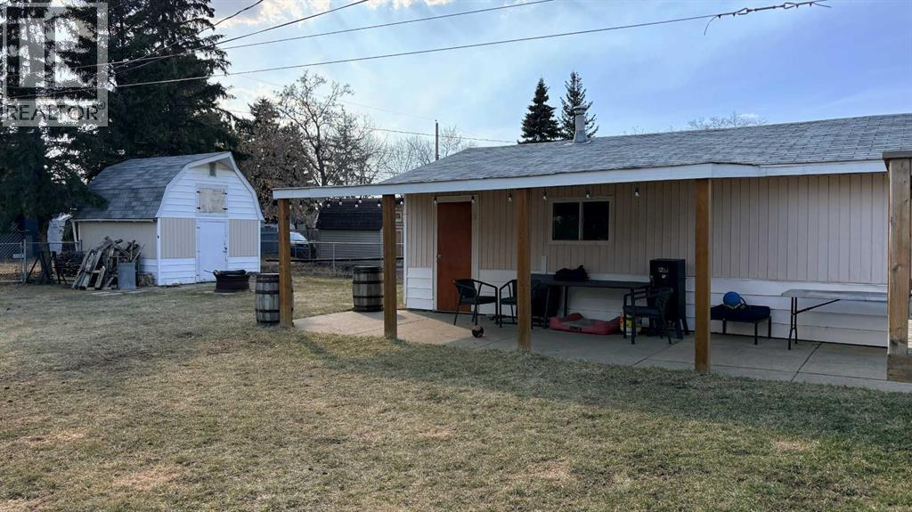 725 7 Avenue, Wainwright, Alberta  T9W 1C1 - Photo 3 - A2294974