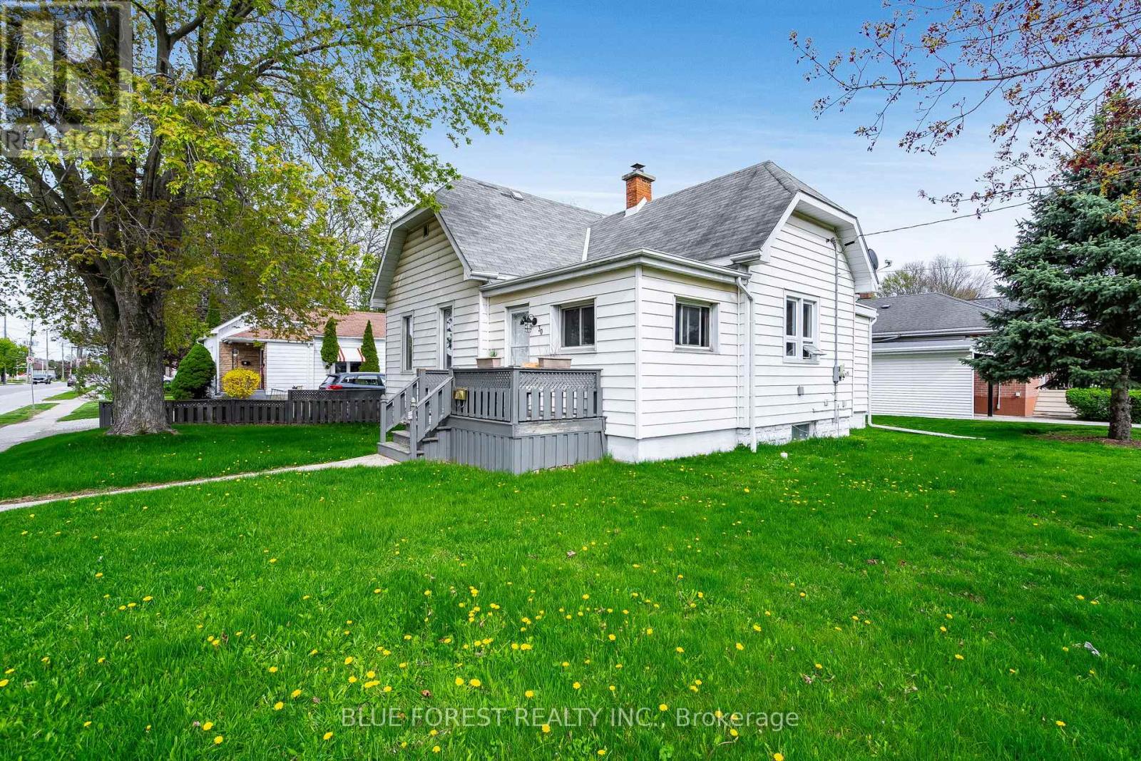 30 Park Avenue E, Chatham-Kent, Ontario  N7M 3V5 - Photo 2 - X13055750