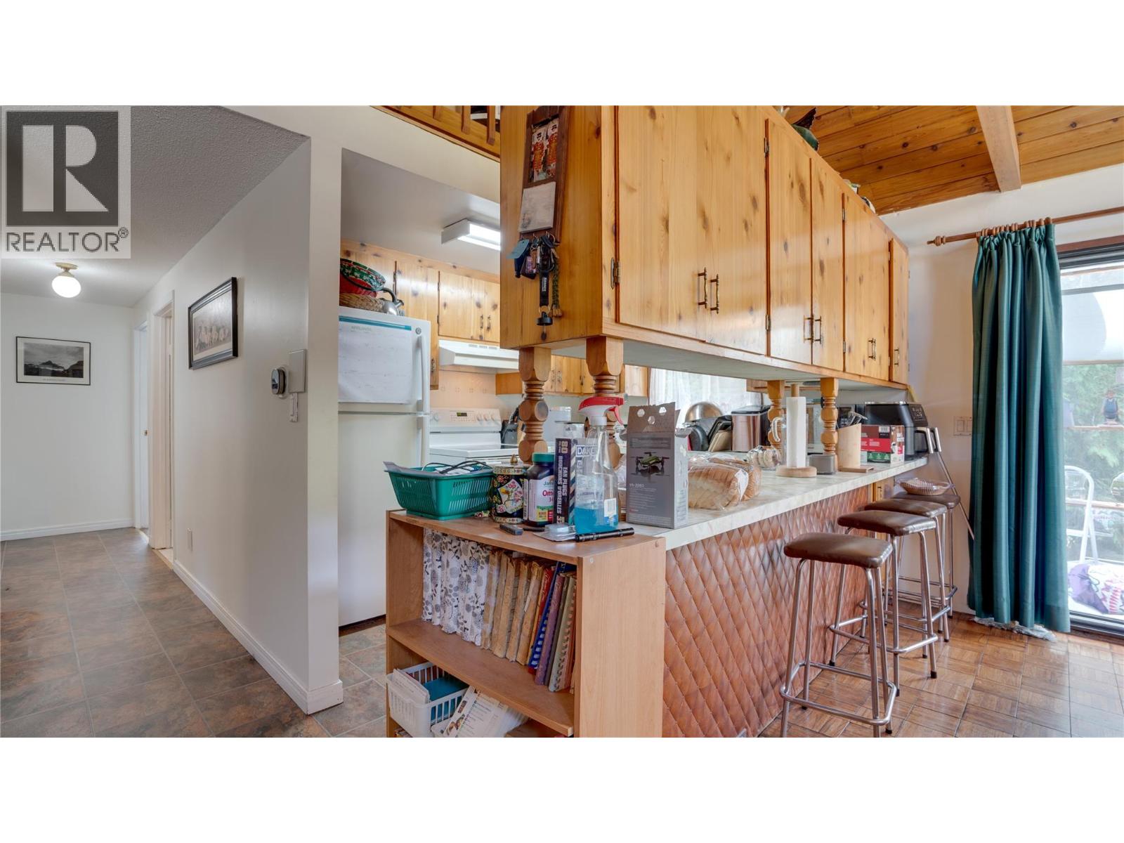 5677 Brentwood Road, Vernon, British Columbia  V1B 3K1 - Photo 8 - 10384654