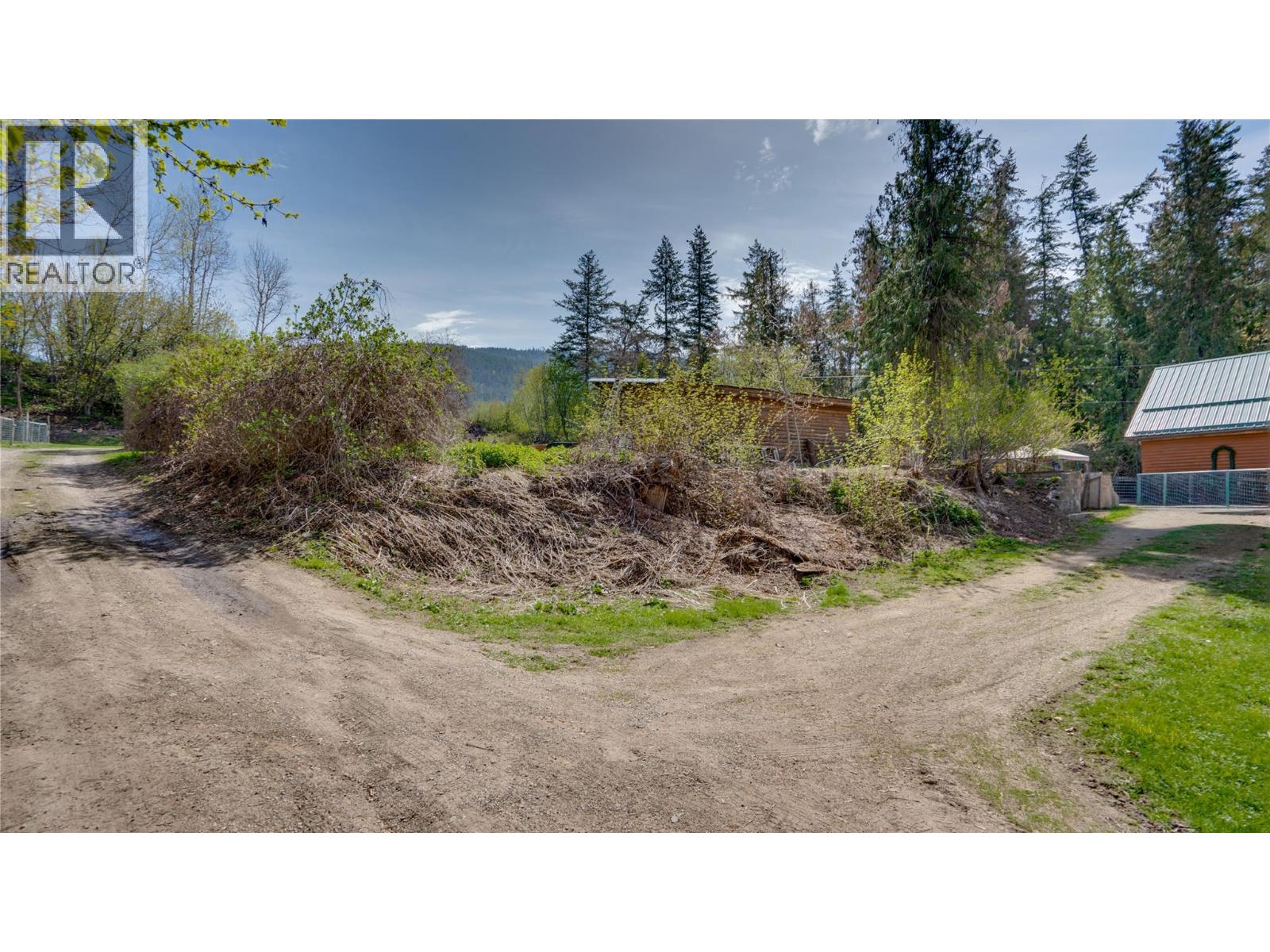 5677 Brentwood Road, Vernon, British Columbia  V1B 3K1 - Photo 35 - 10384654