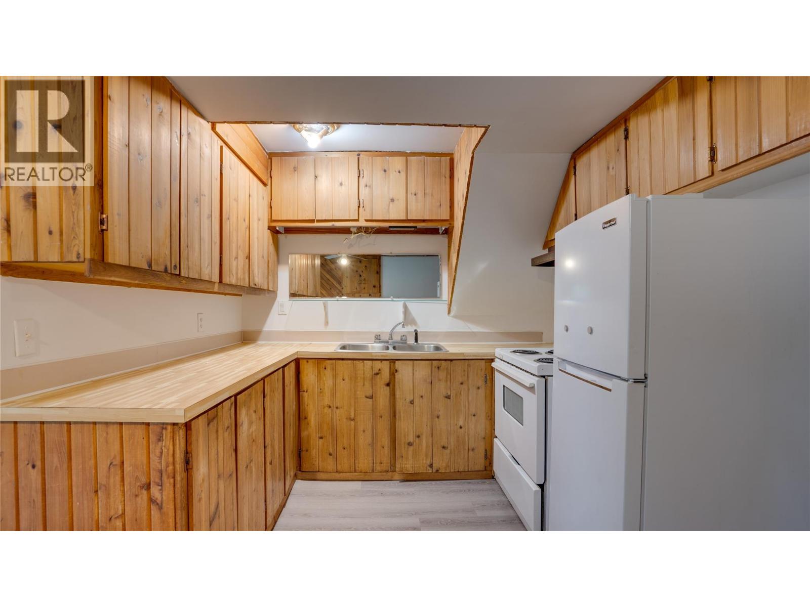 5677 Brentwood Road, Vernon, British Columbia  V1B 3K1 - Photo 19 - 10384654