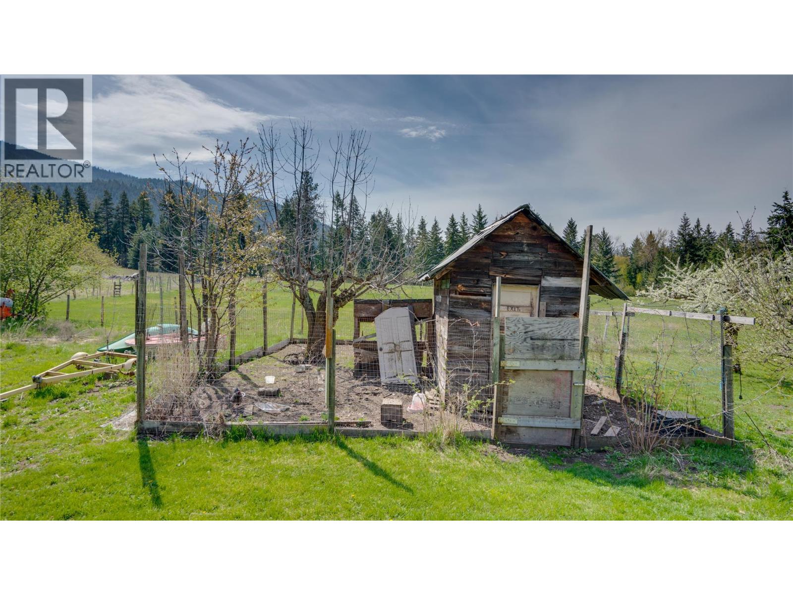 5677 Brentwood Road, Vernon, British Columbia  V1B 3K1 - Photo 43 - 10384654