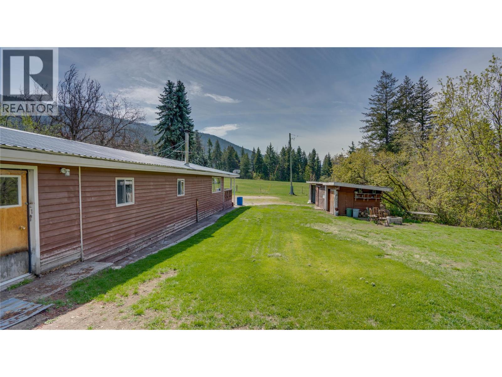 5677 Brentwood Road, Vernon, British Columbia  V1B 3K1 - Photo 39 - 10384654