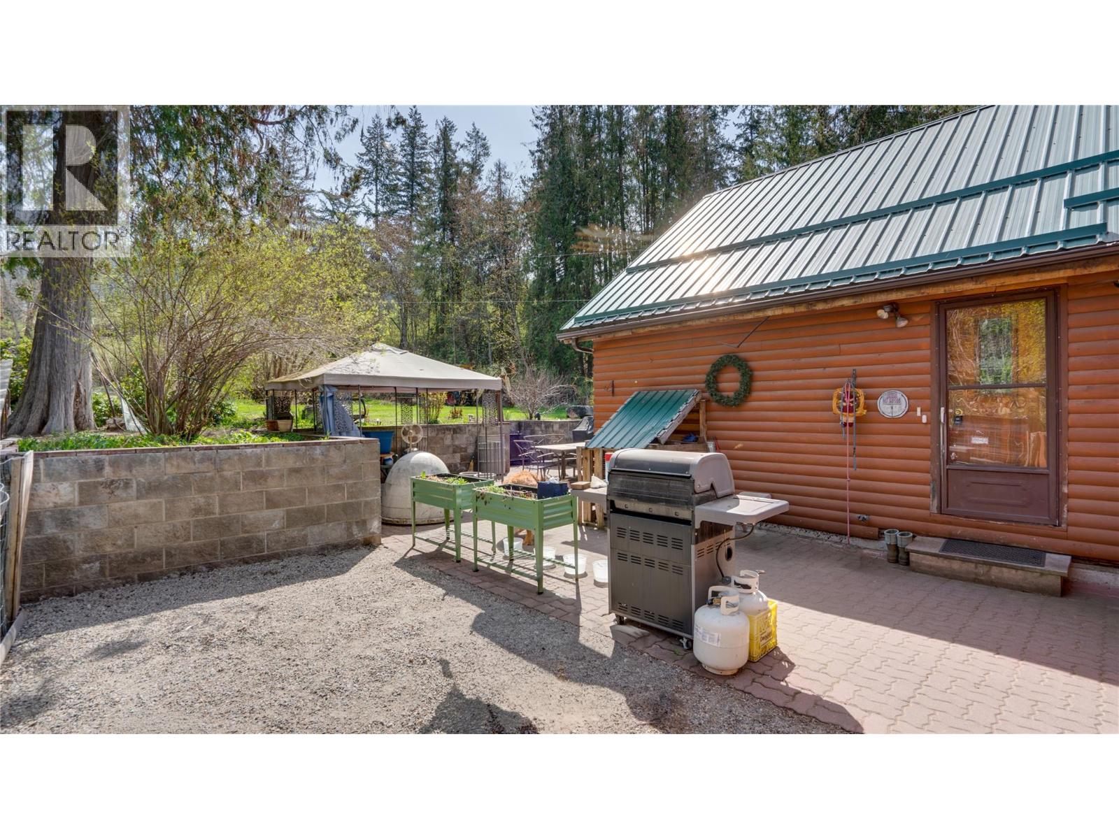 5677 Brentwood Road, Vernon, British Columbia  V1B 3K1 - Photo 30 - 10384654