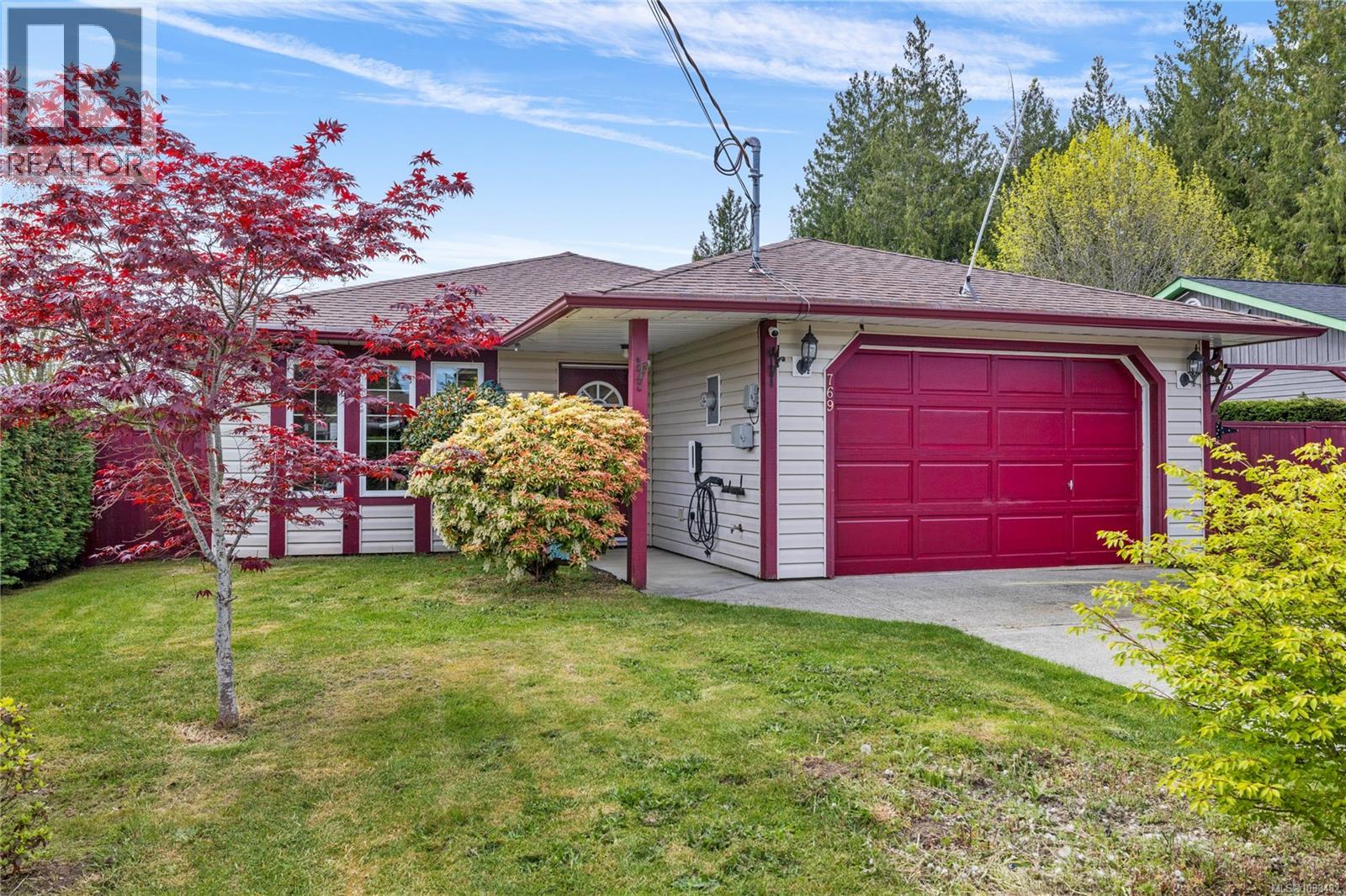 769 Phillips St, Parksville, British Columbia