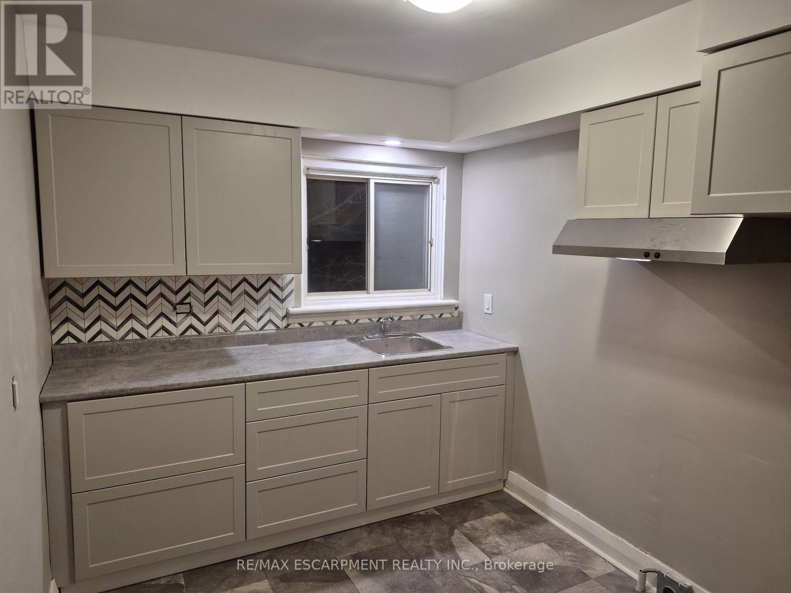 5 - 5473 ONTARIO AVENUE, Niagara Falls, Ontario