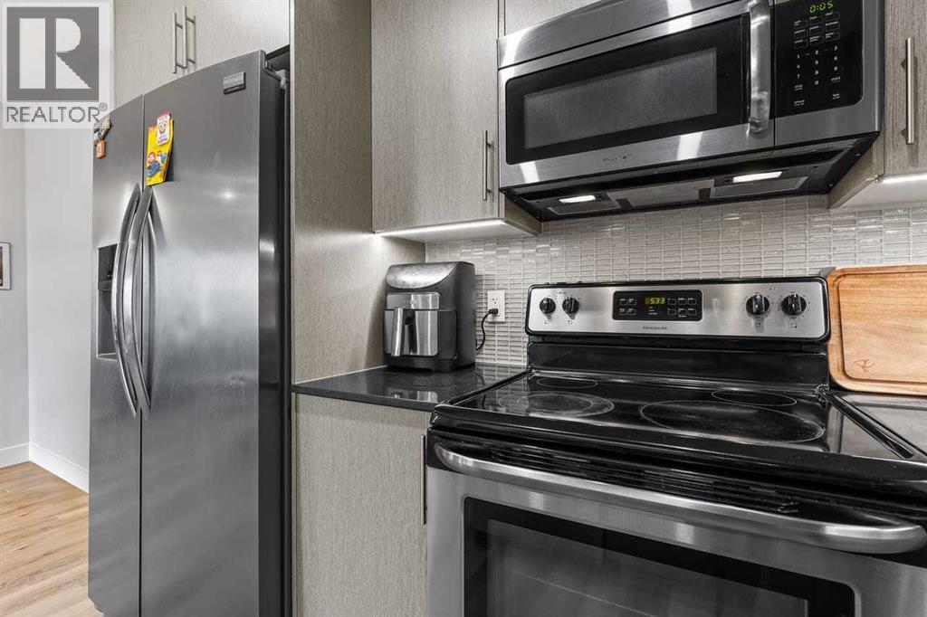 5, 35 West Coach Manor Sw, Calgary, Alberta  T3H 1R7 - Photo 10 - A2305759