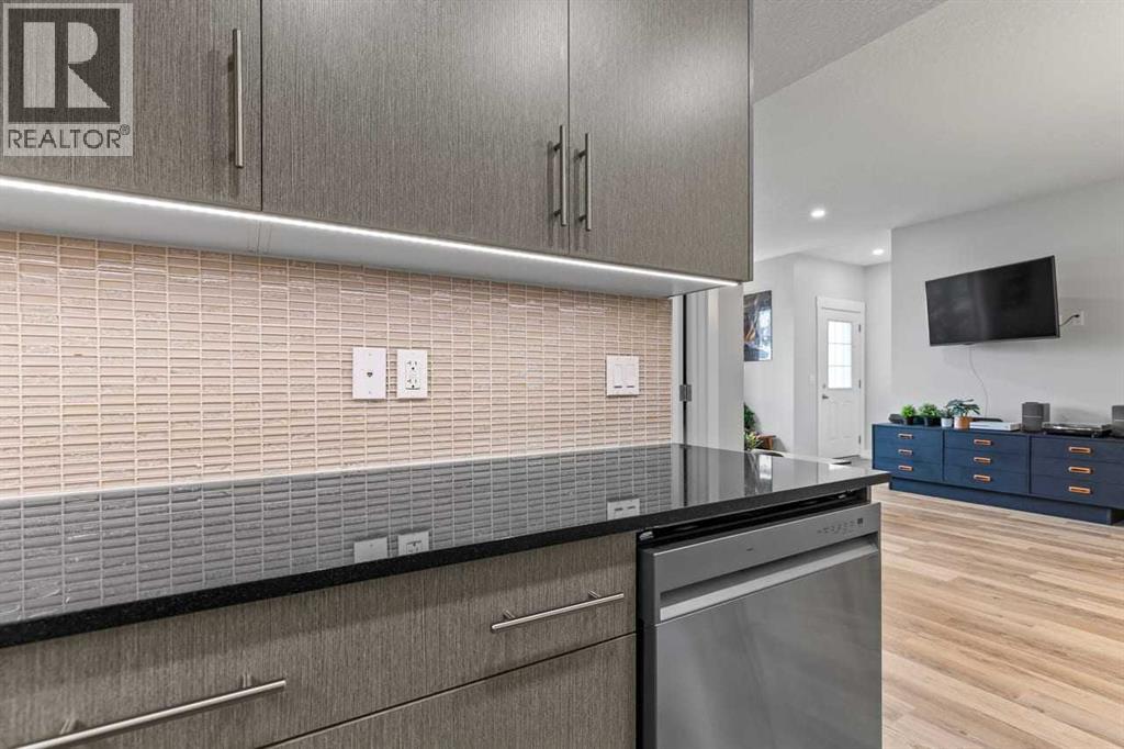 5, 35 West Coach Manor Sw, Calgary, Alberta  T3H 1R7 - Photo 11 - A2305759