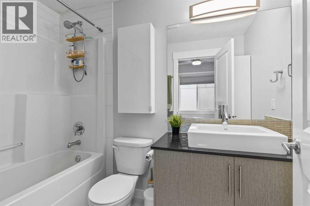 5, 35 West Coach Manor Sw, Calgary, Alberta  T3H 1R7 - Photo 16 - A2305759