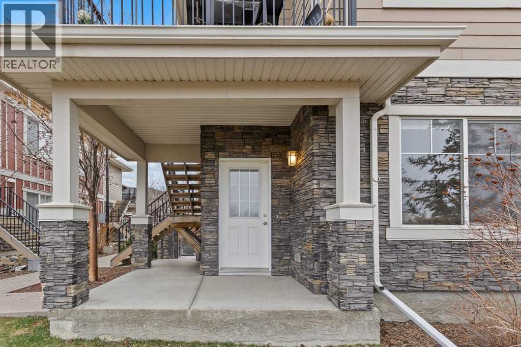 5, 35 West Coach Manor Sw, Calgary, Alberta  T3H 1R7 - Photo 2 - A2305759