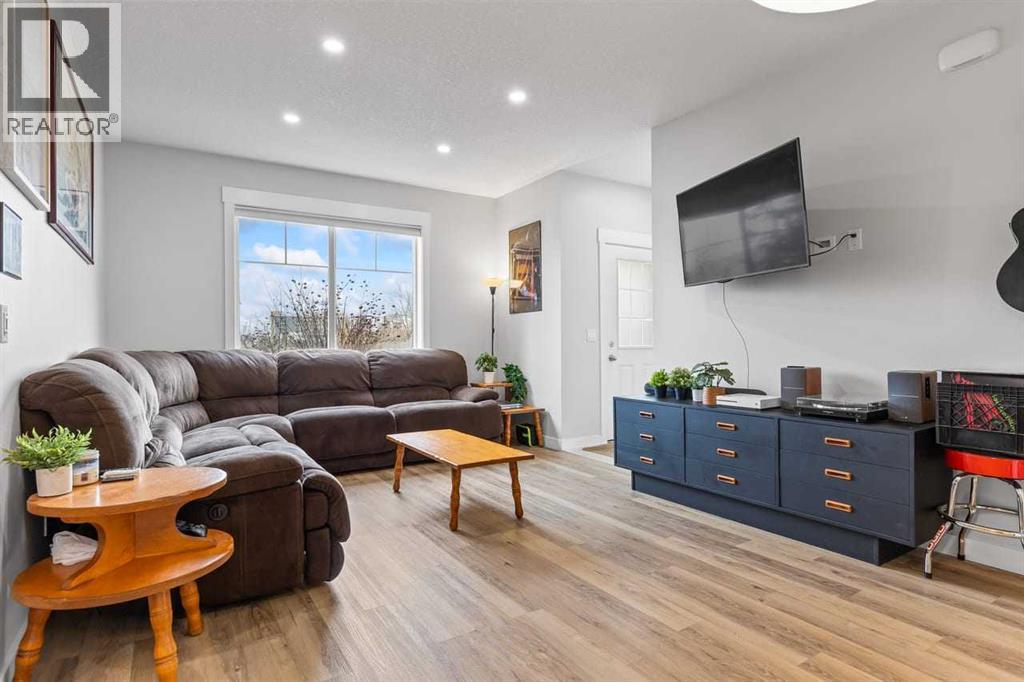 5, 35 West Coach Manor Sw, Calgary, Alberta  T3H 1R7 - Photo 5 - A2305759