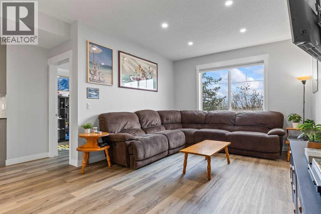5, 35 West Coach Manor Sw, Calgary, Alberta  T3H 1R7 - Photo 6 - A2305759