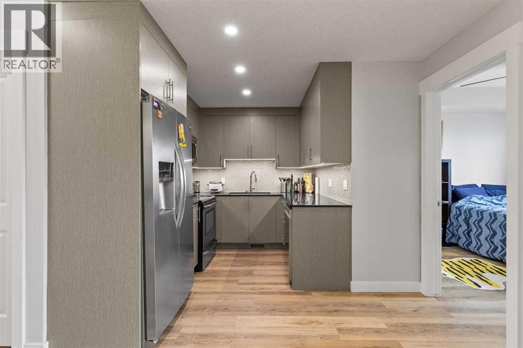 5, 35 West Coach Manor Sw, Calgary, Alberta  T3H 1R7 - Photo 7 - A2305759