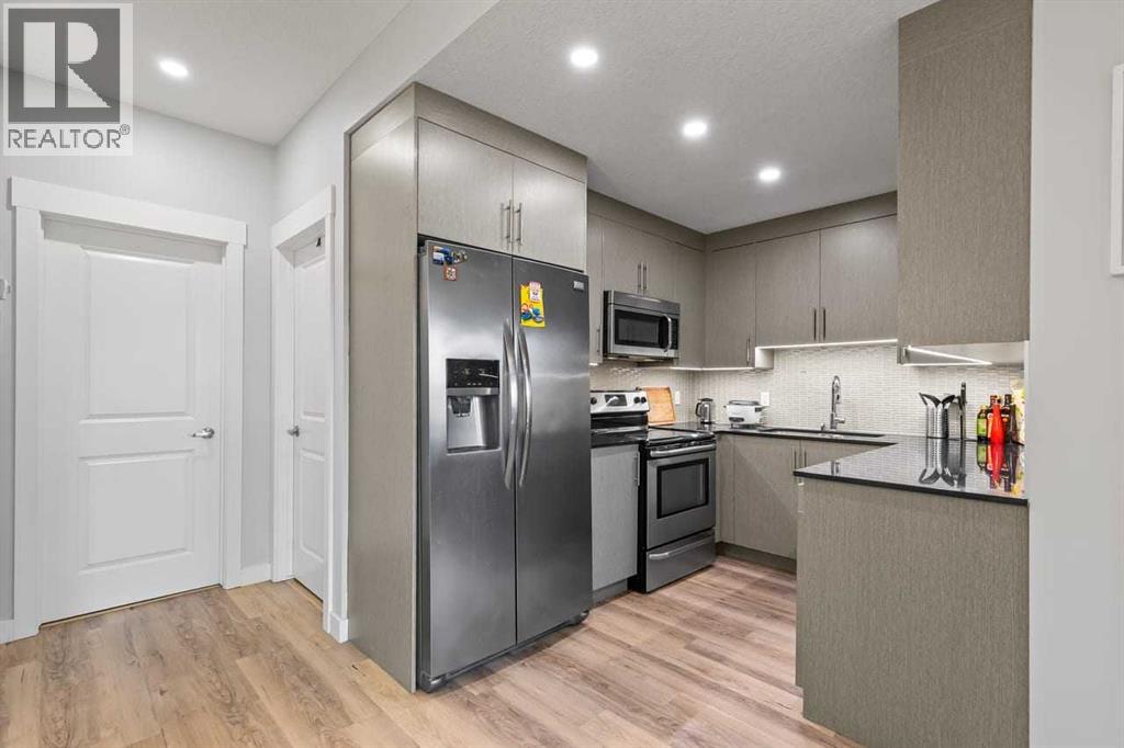 5, 35 West Coach Manor Sw, Calgary, Alberta  T3H 1R7 - Photo 8 - A2305759