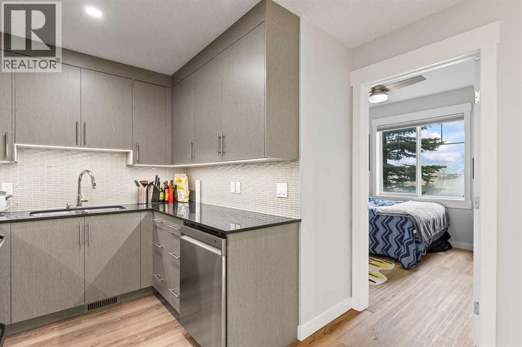 5, 35 West Coach Manor Sw, Calgary, Alberta  T3H 1R7 - Photo 9 - A2305759