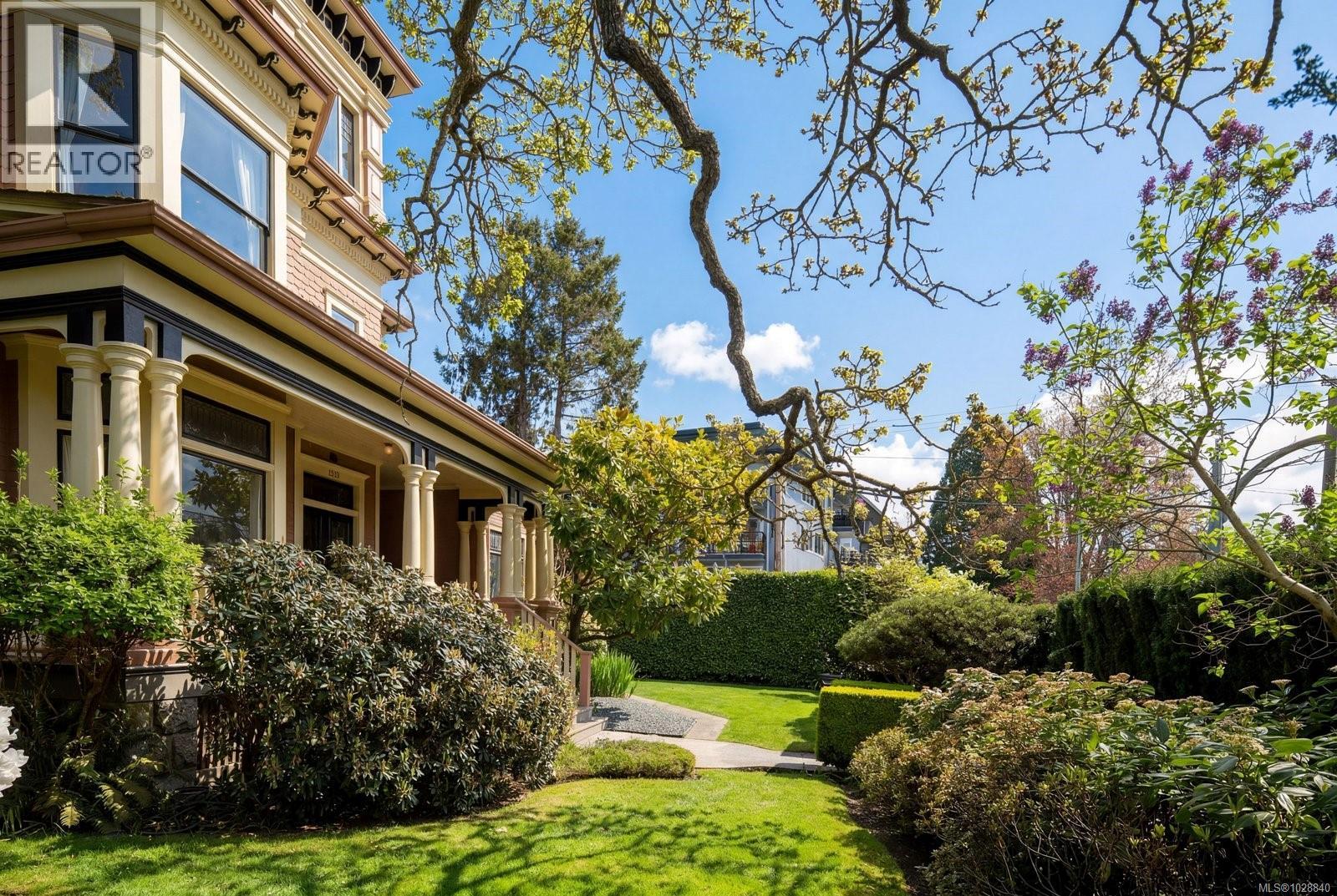 1270 Yates St, Victoria, British Columbia  V8V 3N3 - Photo 4 - 1028840