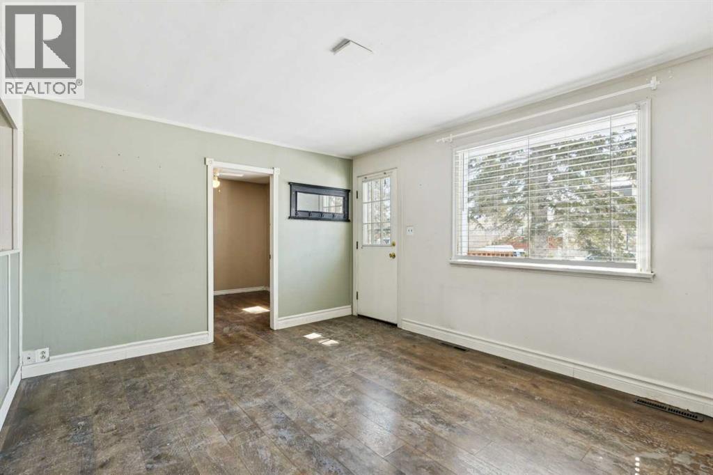 8312 47 Avenue Nw, Calgary, Alberta  T3B 1Z7 - Photo 4 - A2303139