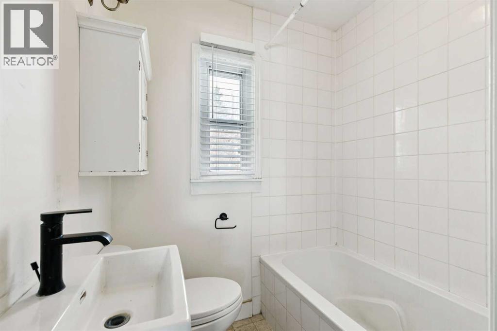 8312 47 Avenue Nw, Calgary, Alberta  T3B 1Z7 - Photo 9 - A2303139