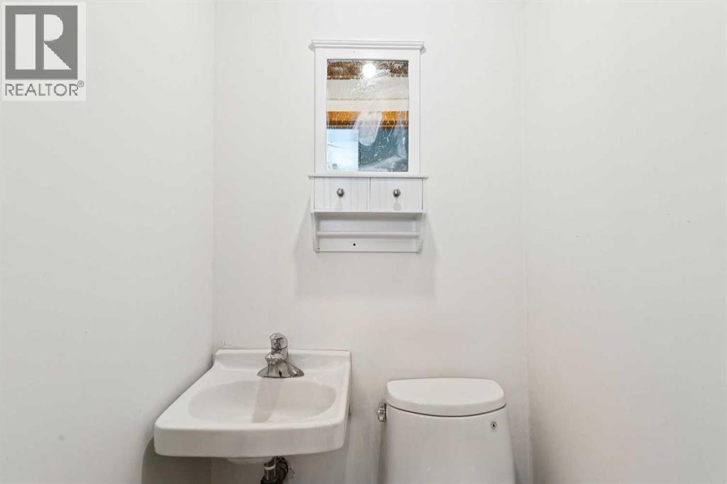 8312 47 Avenue Nw, Calgary, Alberta  T3B 1Z7 - Photo 11 - A2303139