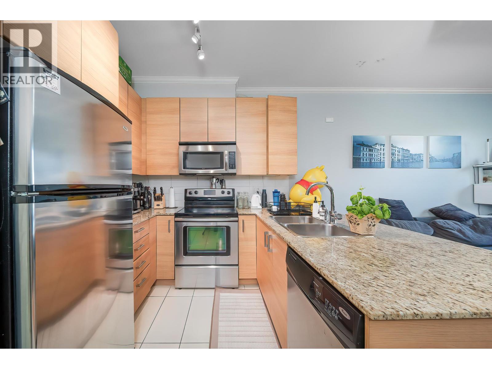 214 5788 Sidley Street, Burnaby, British Columbia  V5J 5E5 - Photo 3 - R3117087