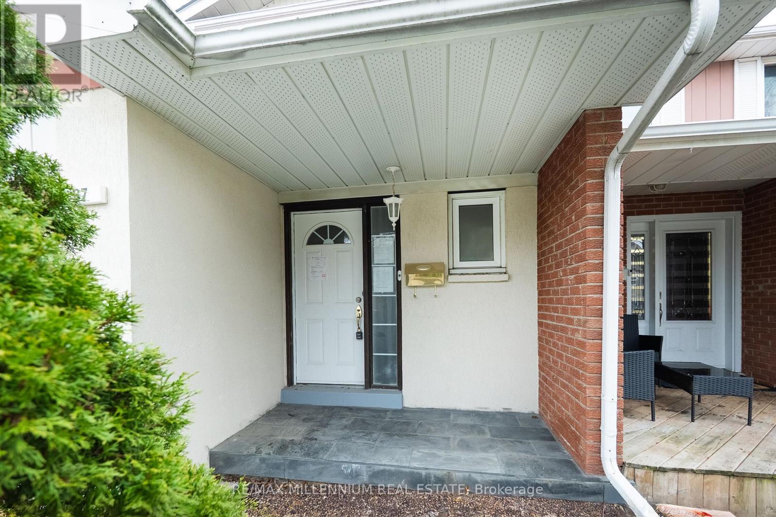 87 - 87 Carisbrooke Court, Brampton, Ontario  L6S 3K1 - Photo 3 - W13043366