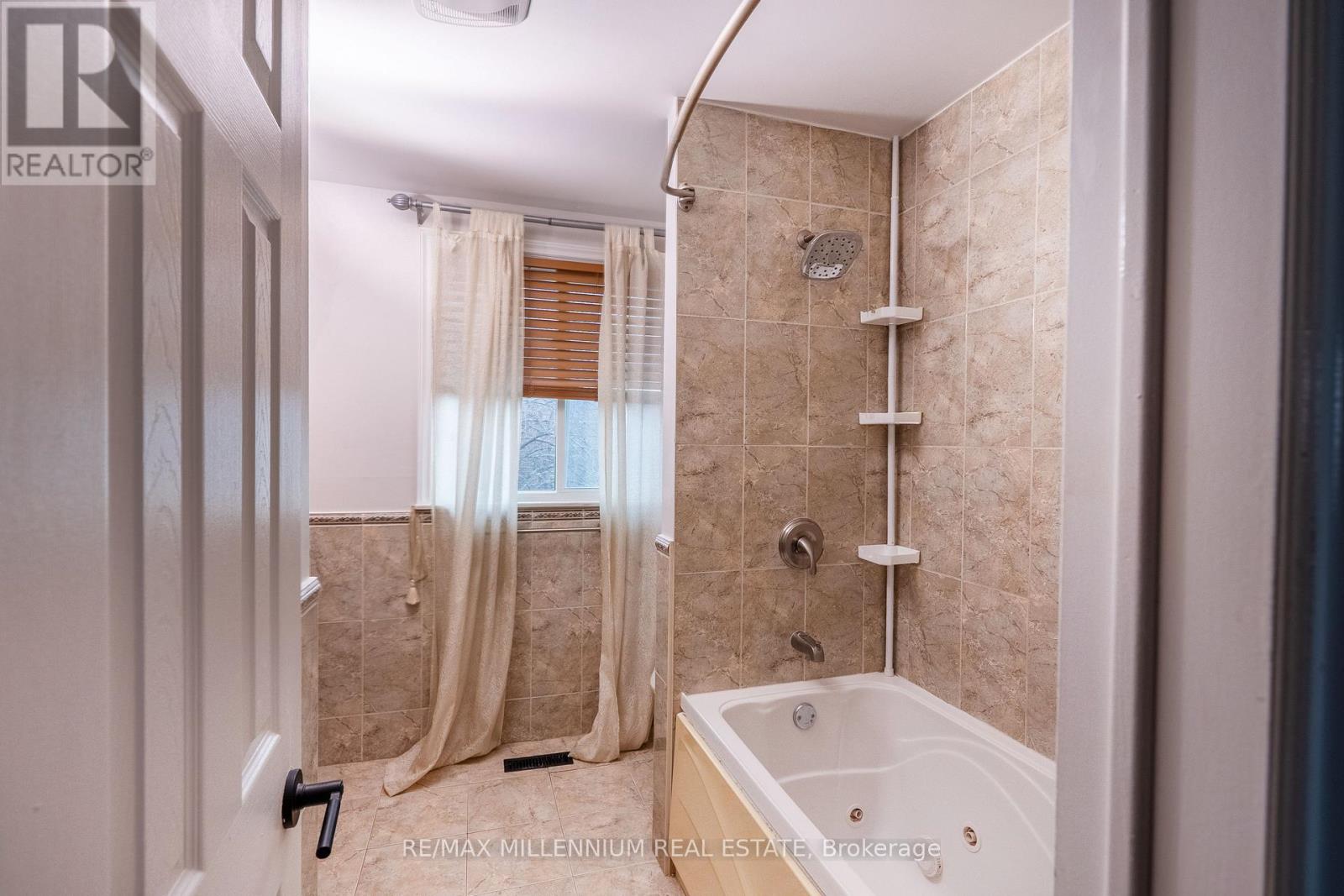 87 - 87 Carisbrooke Court, Brampton, Ontario  L6S 3K1 - Photo 23 - W13043366