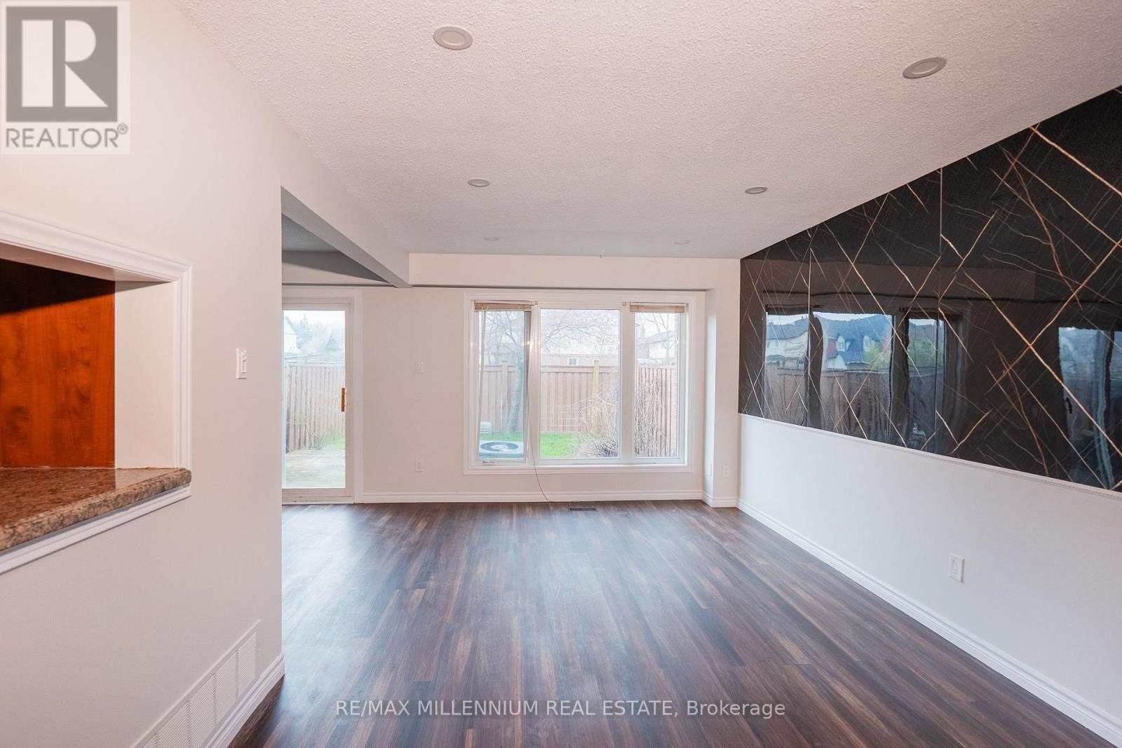 87 - 87 Carisbrooke Court, Brampton, Ontario  L6S 3K1 - Photo 7 - W13043366