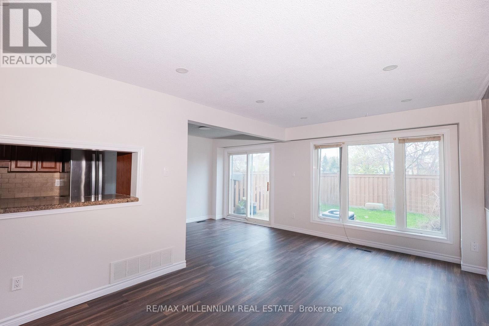 87 - 87 Carisbrooke Court, Brampton, Ontario  L6S 3K1 - Photo 4 - W13043366